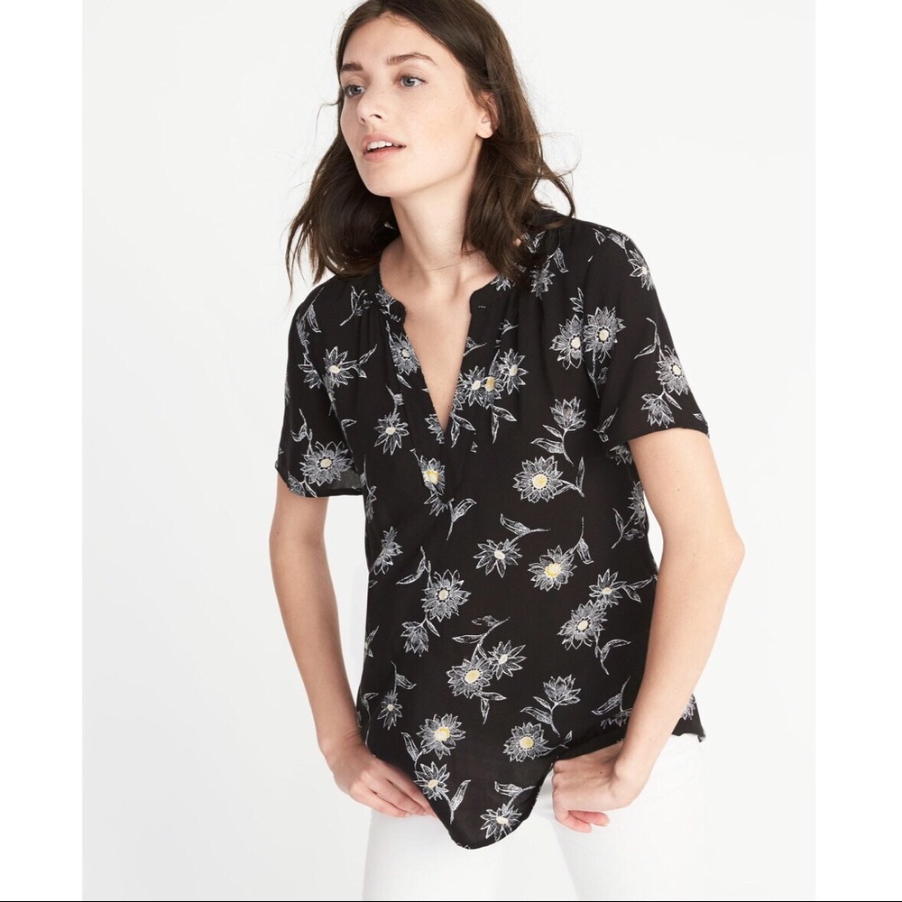SOLD❌Old Navy XXL Lightweight Black Floral Blouse